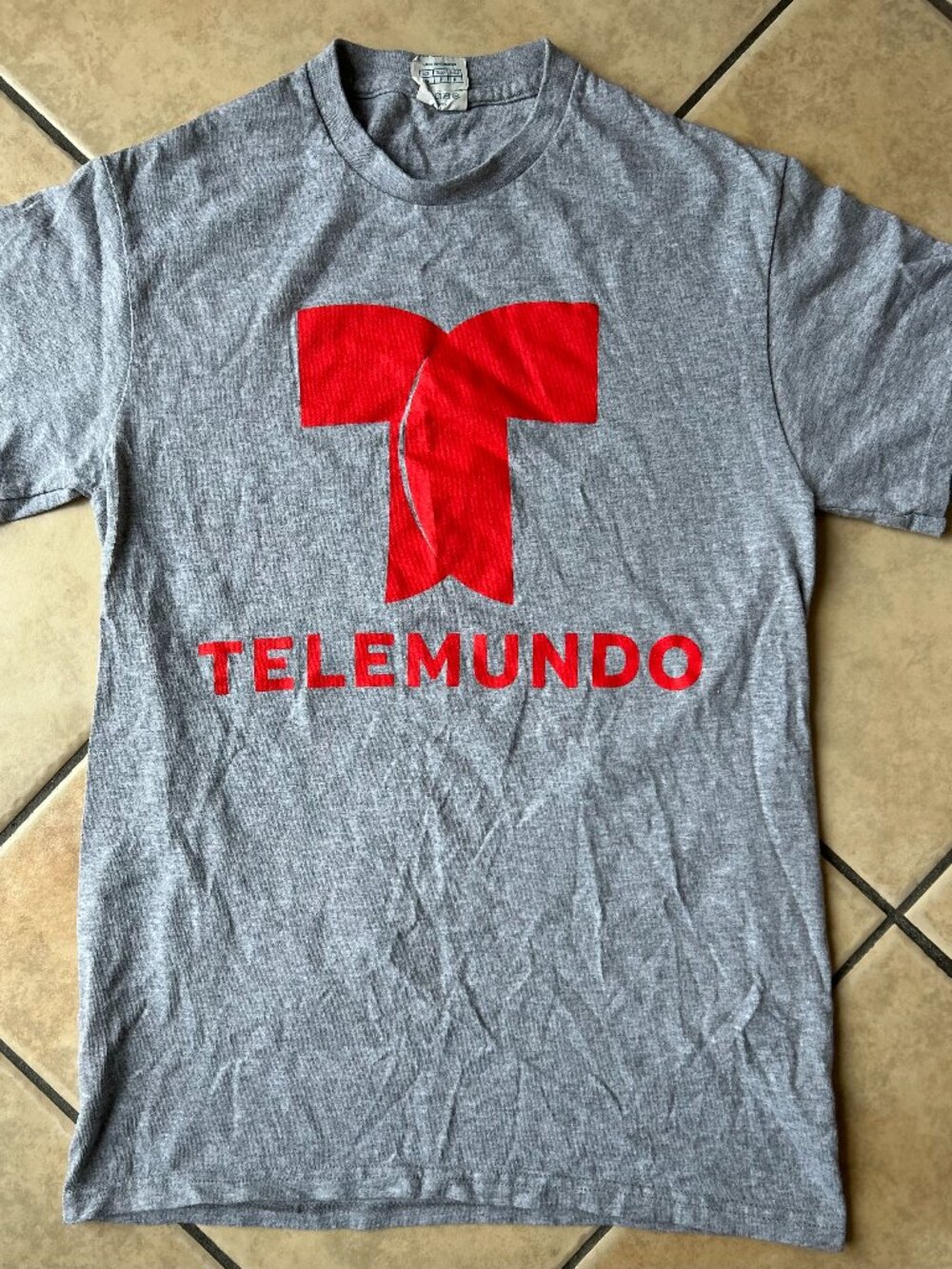 Gray Telemundo short-sleeve crewneck T-shirt Size S